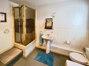 Bathroom - click for photo gallery